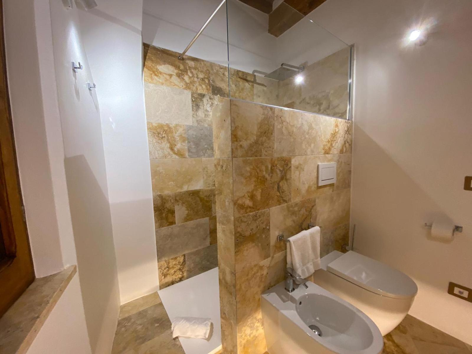 Lastamperia19 Camere-Rooms Montepulciano Bagian luar foto