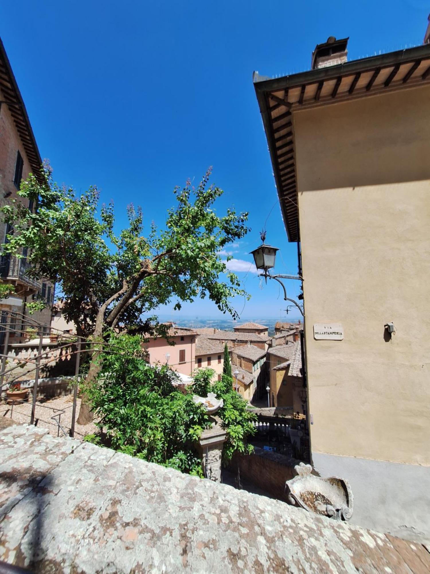 Lastamperia19 Camere-Rooms Montepulciano Bagian luar foto